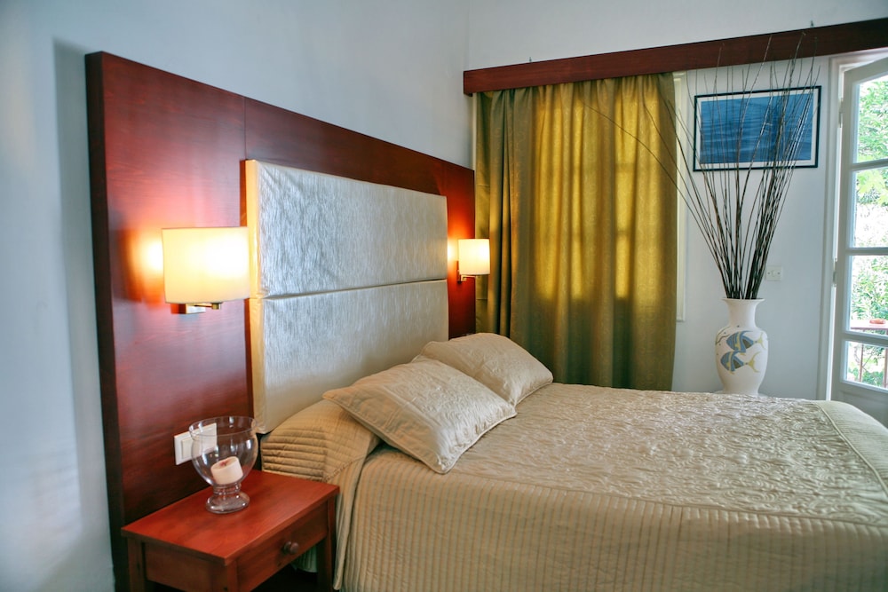 Aegeon Hotel — Hotel rooms in Lesvos Island