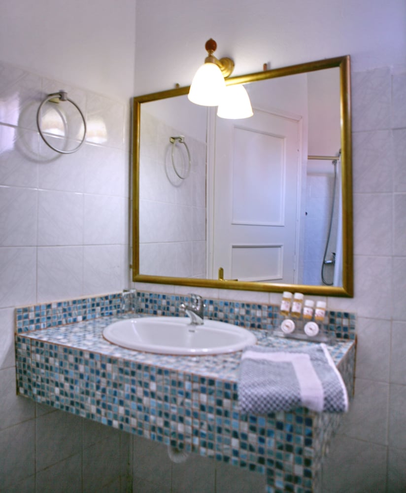 Aegeon Hotel — Hotel rooms in Lesvos Island