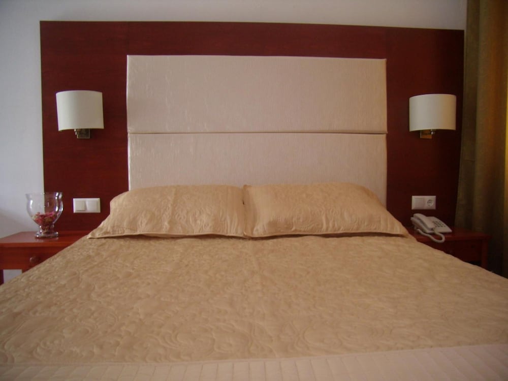 Aegeon Hotel — Hotel rooms in Lesvos Island