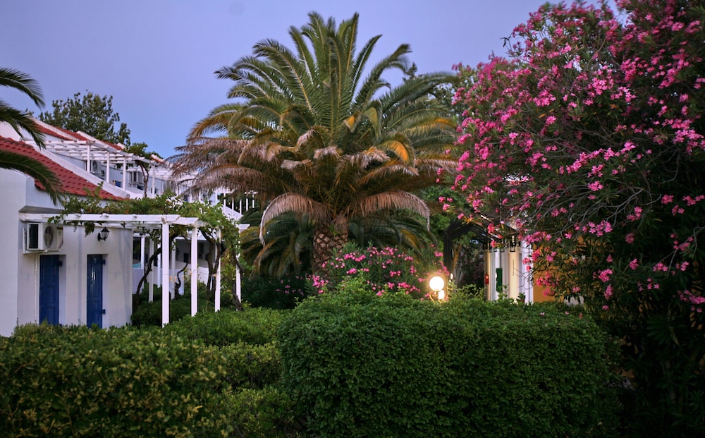 Aegeon Hotel — Hotel building in Lesvos Island