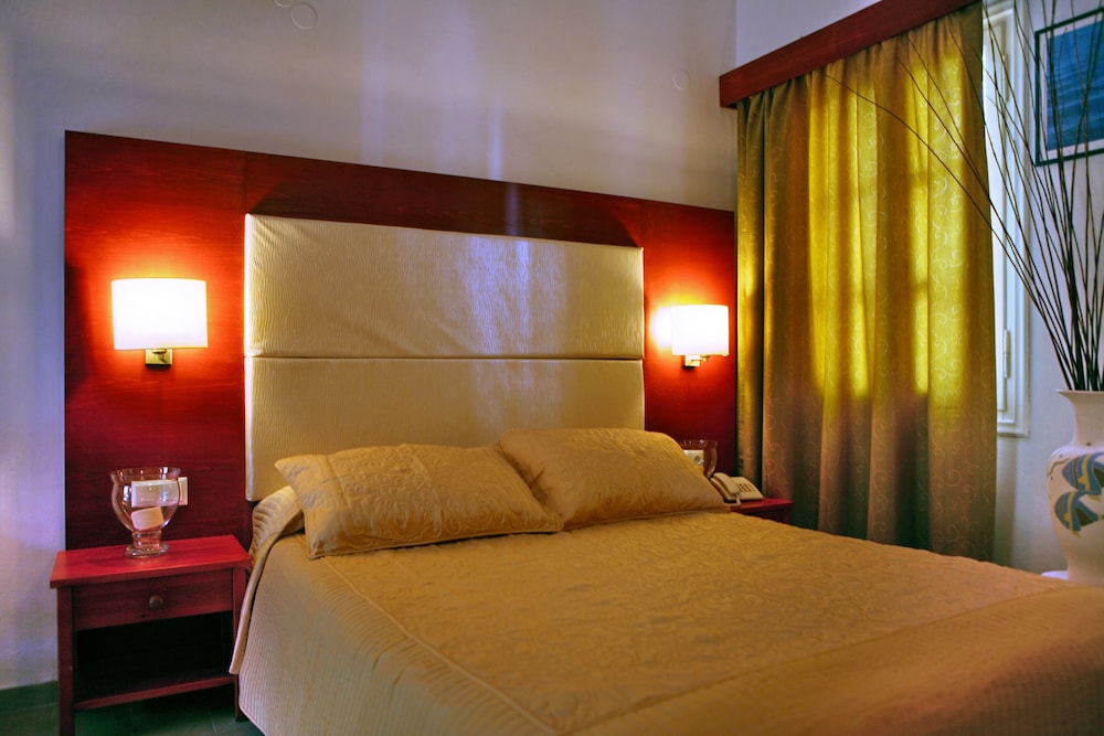Aegeon Hotel — Hotel rooms in Lesvos Island