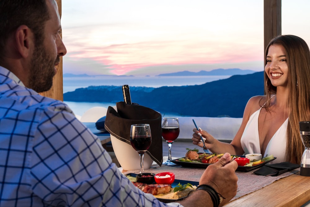 Amaze Suites — Restaurant & bars in Imerovigli, South Aegean