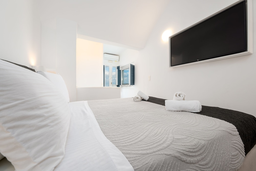 Amaze Suites — Hotel rooms in Imerovigli, South Aegean