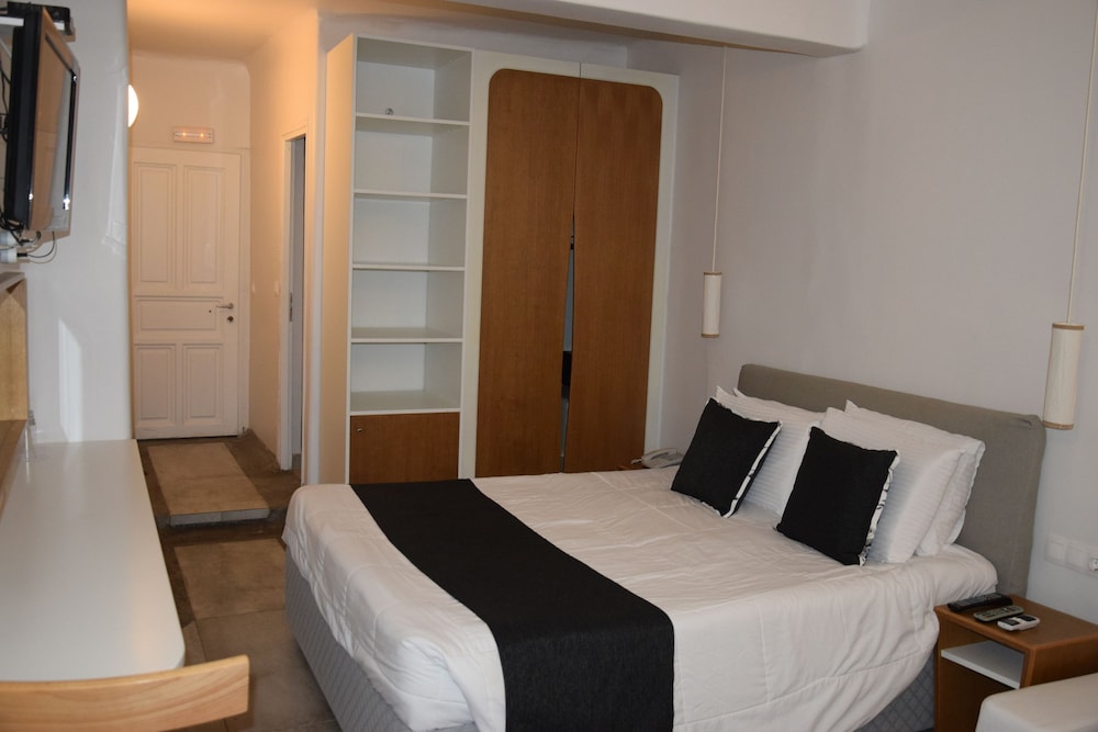 Amaze Suites — Hotel rooms in Imerovigli, South Aegean