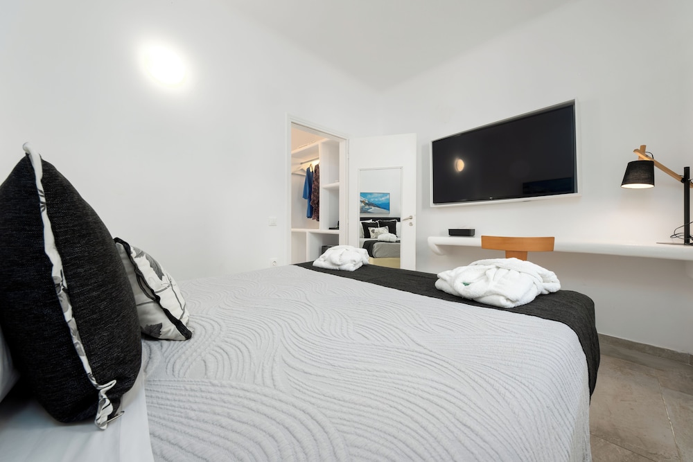 Amaze Suites — Hotel rooms in Imerovigli, South Aegean