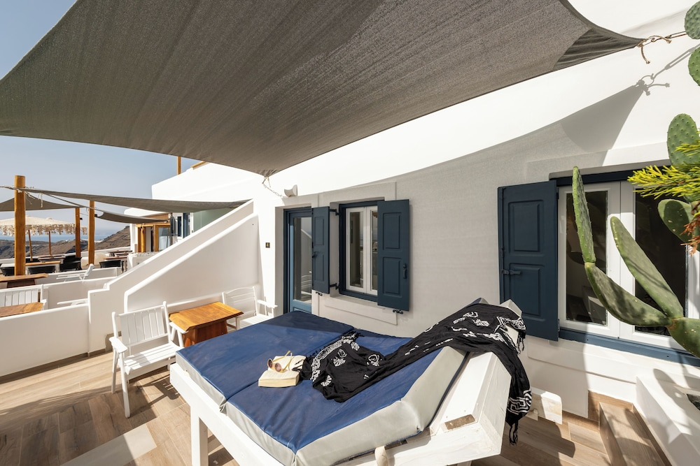 Amaze Suites — Hotel rooms in Imerovigli, South Aegean