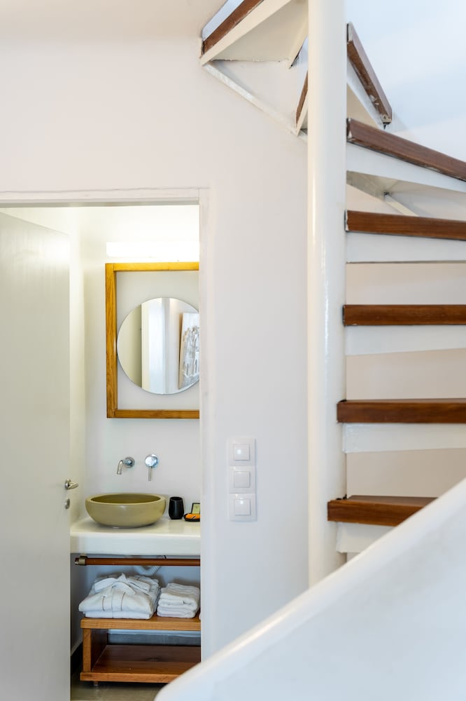 Amaze Suites — Hotel rooms in Imerovigli, South Aegean