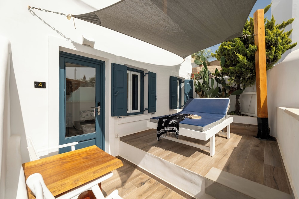 Amaze Suites — Beach in Imerovigli, South Aegean