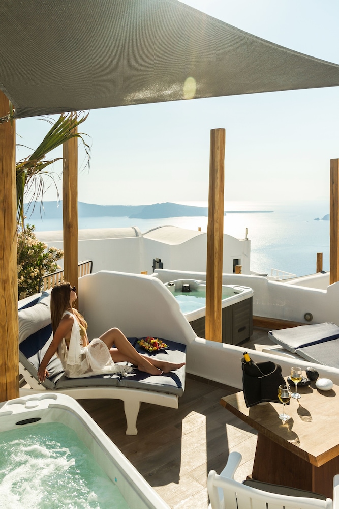 Amaze Suites — Hotel rooms in Imerovigli, South Aegean