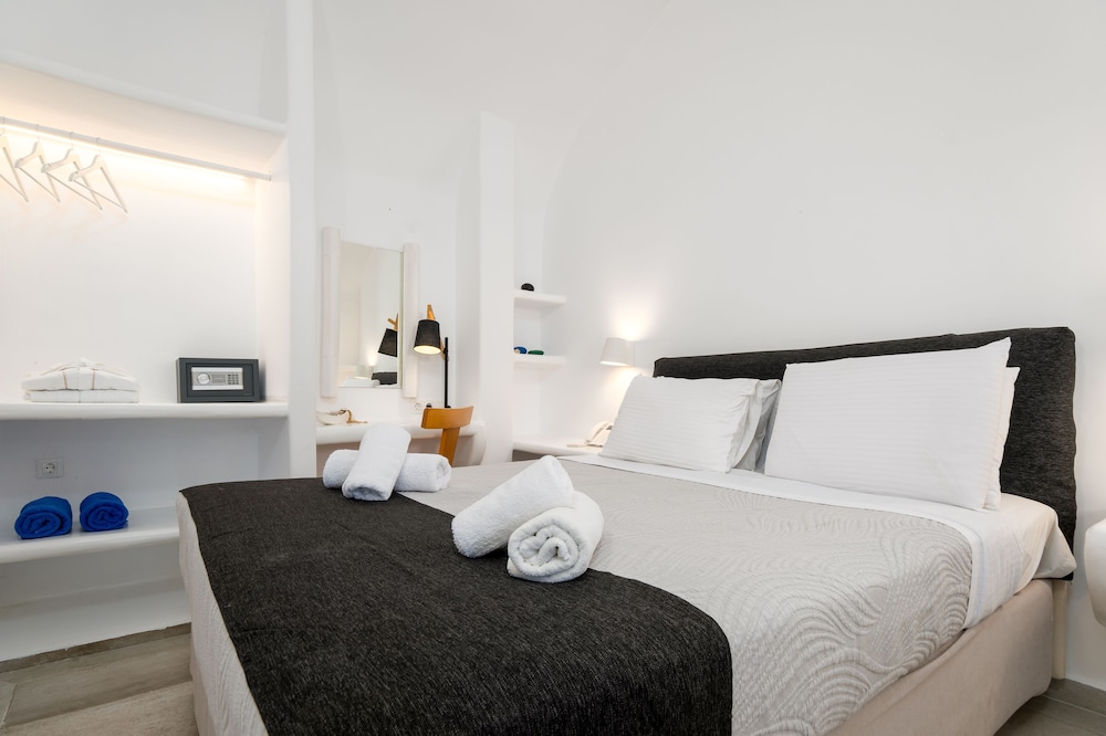 Amaze Suites — Hotel rooms in Imerovigli, South Aegean