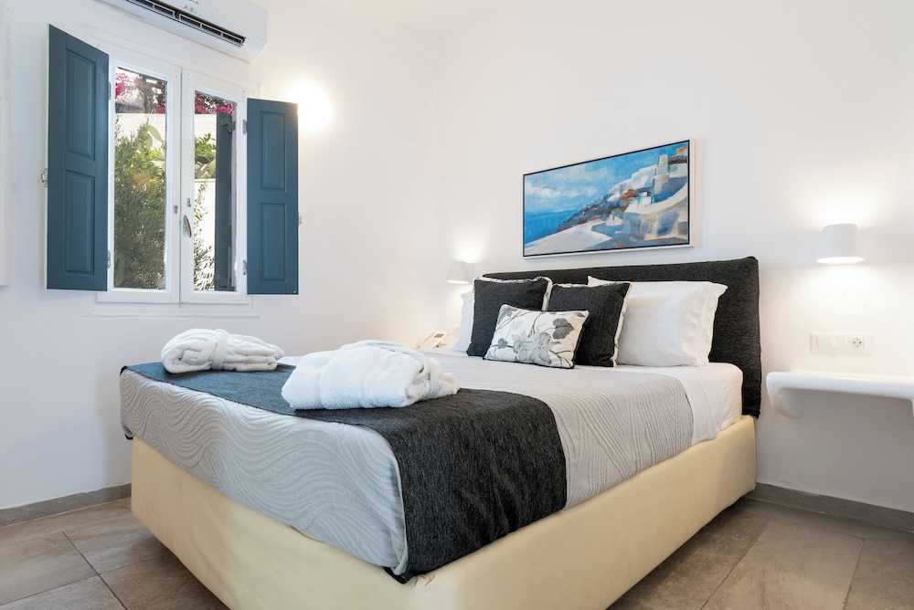 Amaze Suites — Hotel rooms in Imerovigli, South Aegean