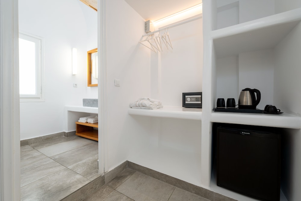 Amaze Suites — Hotel rooms in Imerovigli, South Aegean