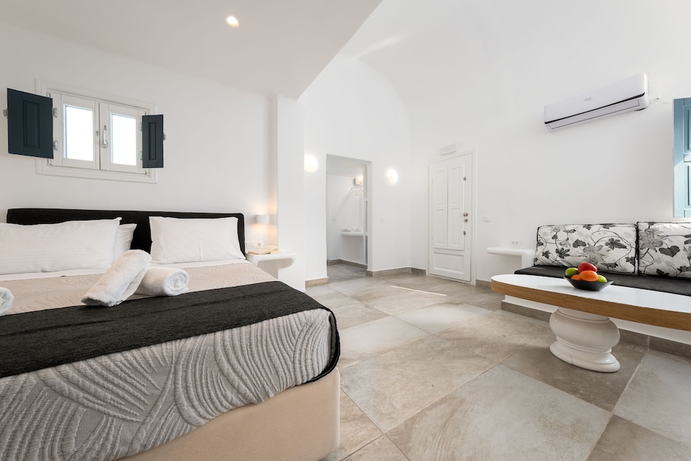 Amaze Suites — Hotel rooms in Imerovigli, South Aegean