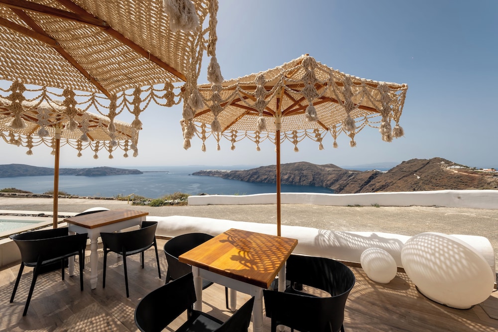 Amaze Suites — Restaurant & bars in Imerovigli, South Aegean