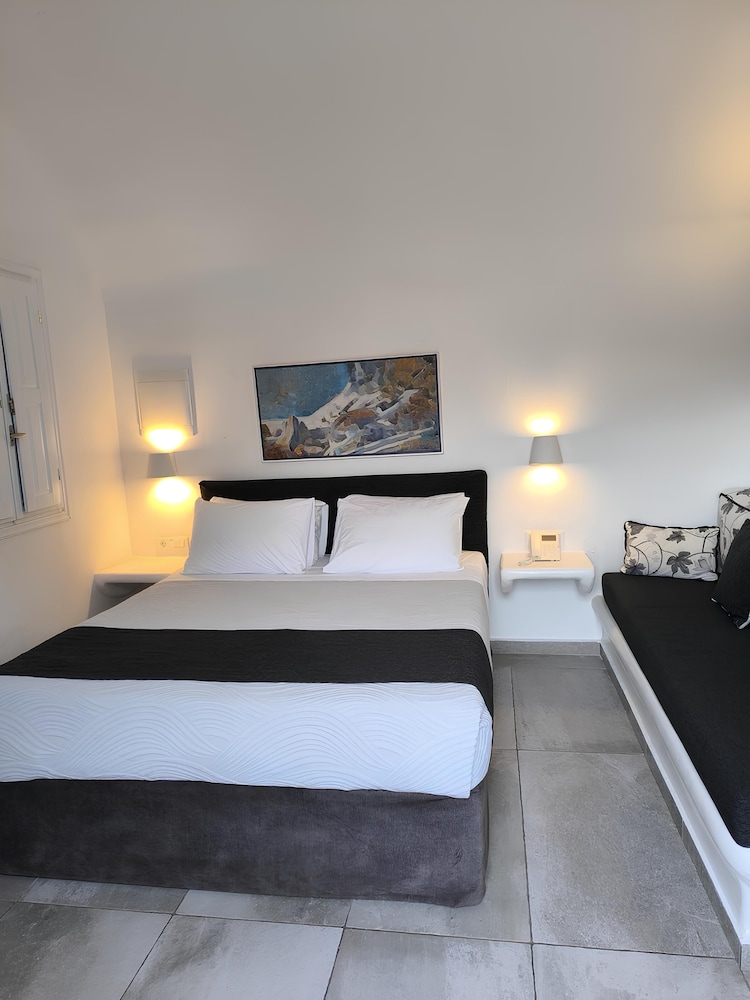 Amaze Suites — Hotel rooms in Imerovigli, South Aegean