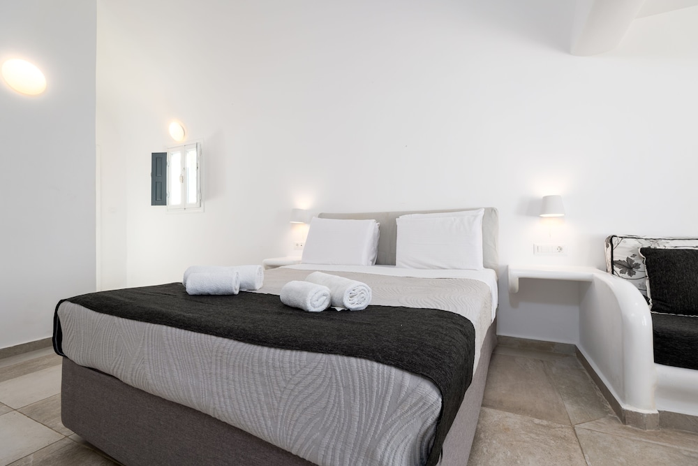 Amaze Suites — Hotel rooms in Imerovigli, South Aegean