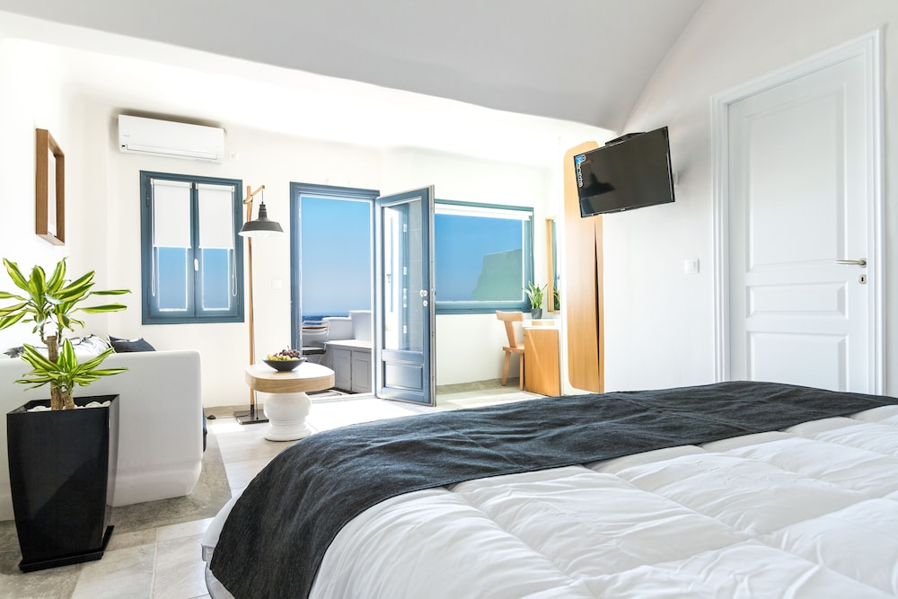 Amaze Suites — Hotel rooms in Imerovigli, South Aegean