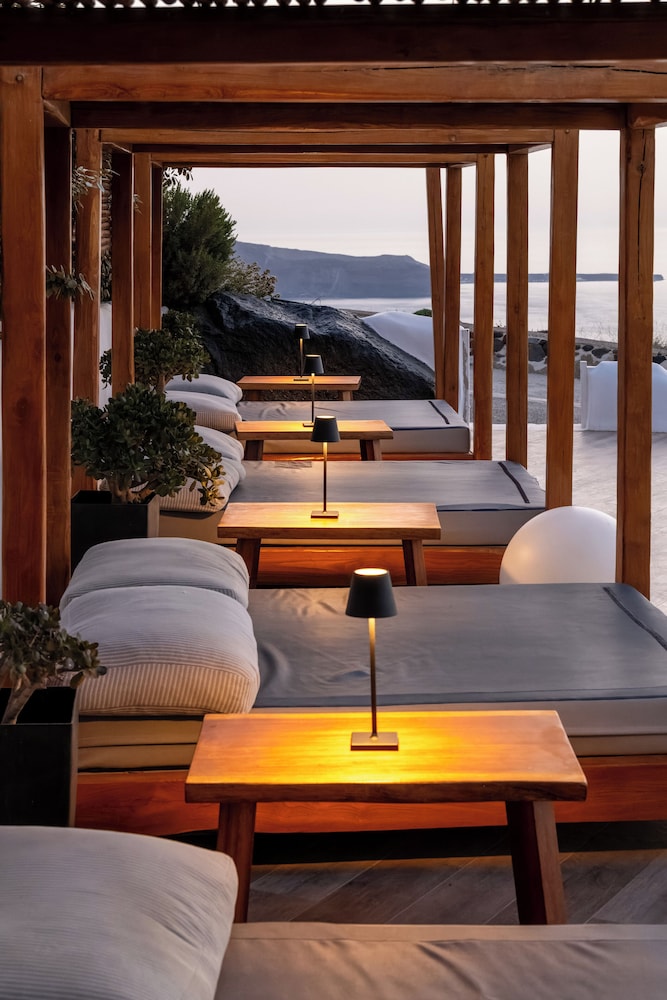 Amaze Suites — Restaurant & bars in Imerovigli, South Aegean