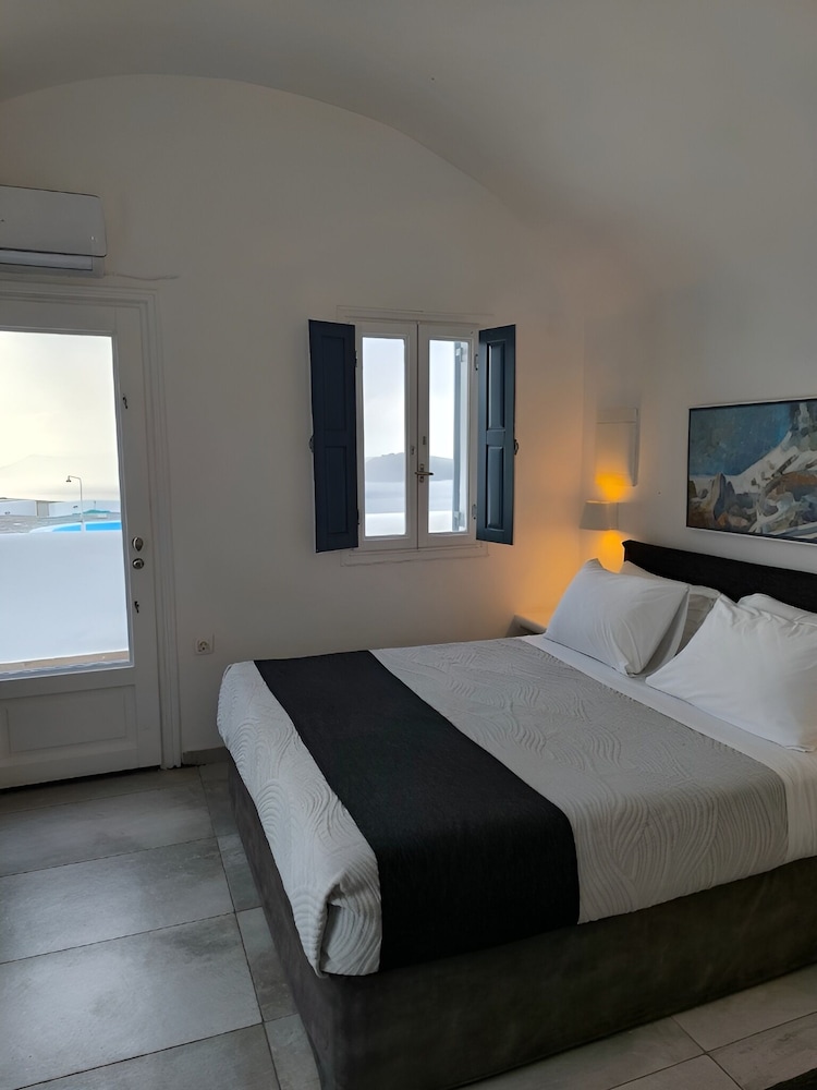 Amaze Suites — Hotel rooms in Imerovigli, South Aegean