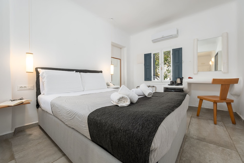 Amaze Suites — Hotel rooms in Imerovigli, South Aegean