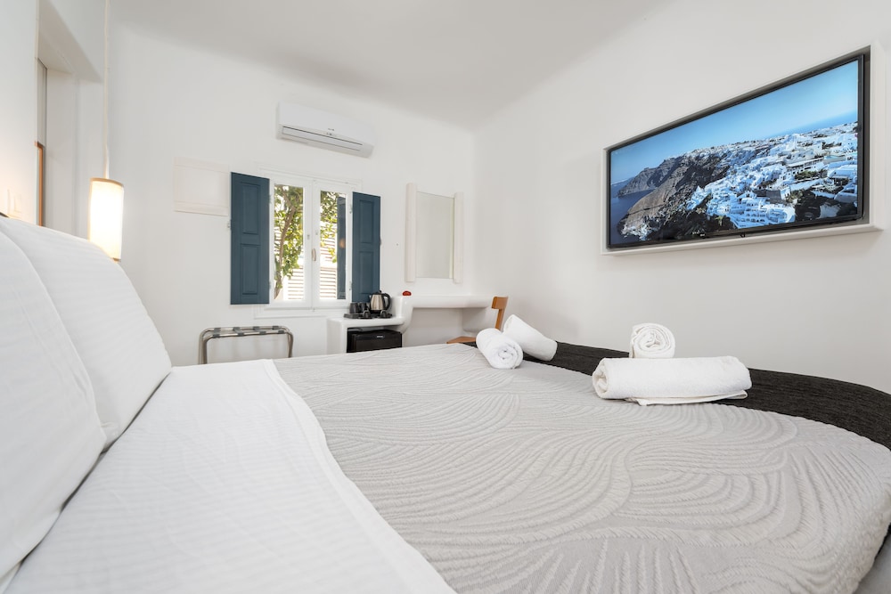Amaze Suites — Hotel rooms in Imerovigli, South Aegean