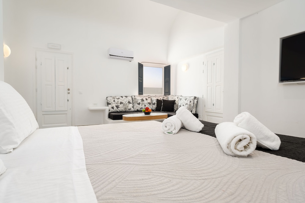 Amaze Suites — Hotel rooms in Imerovigli, South Aegean