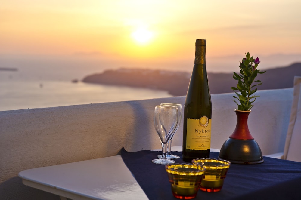 Amaze Suites — Restaurant & bars in Imerovigli, South Aegean