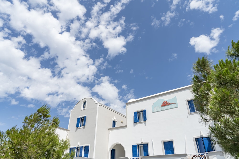 Bella Santorini — Hotel building in Aghios Georgios (Santorini), South Aegean