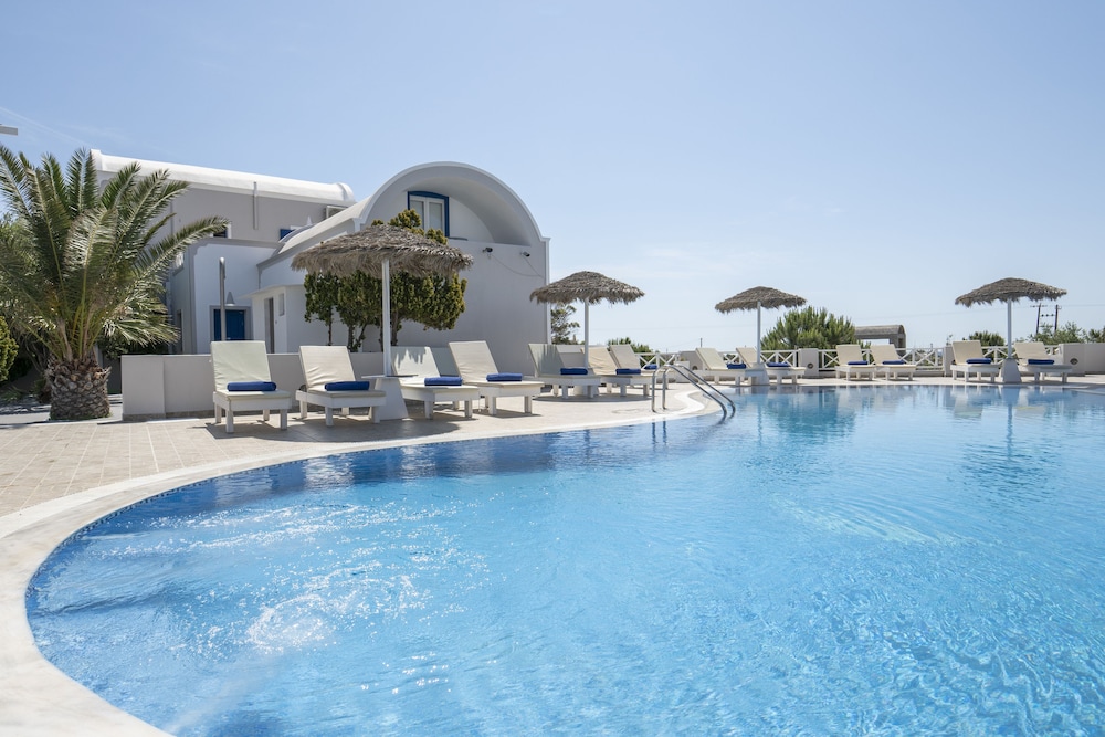 Bella Santorini — Swimming pool in Aghios Georgios (Santorini), South Aegean