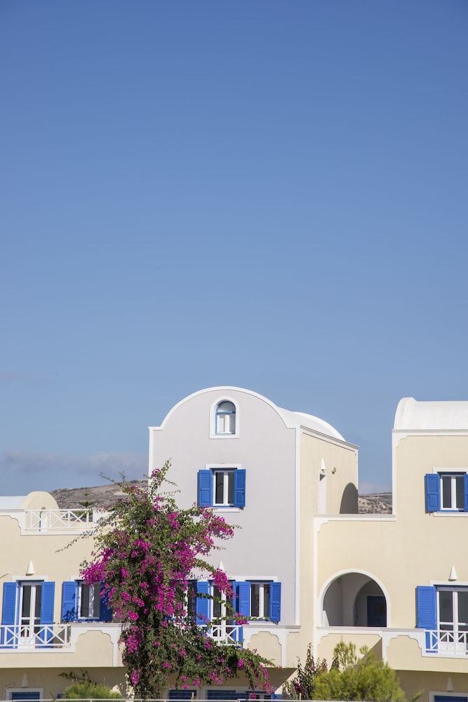 Bella Santorini — Hotel building in Aghios Georgios (Santorini), South Aegean