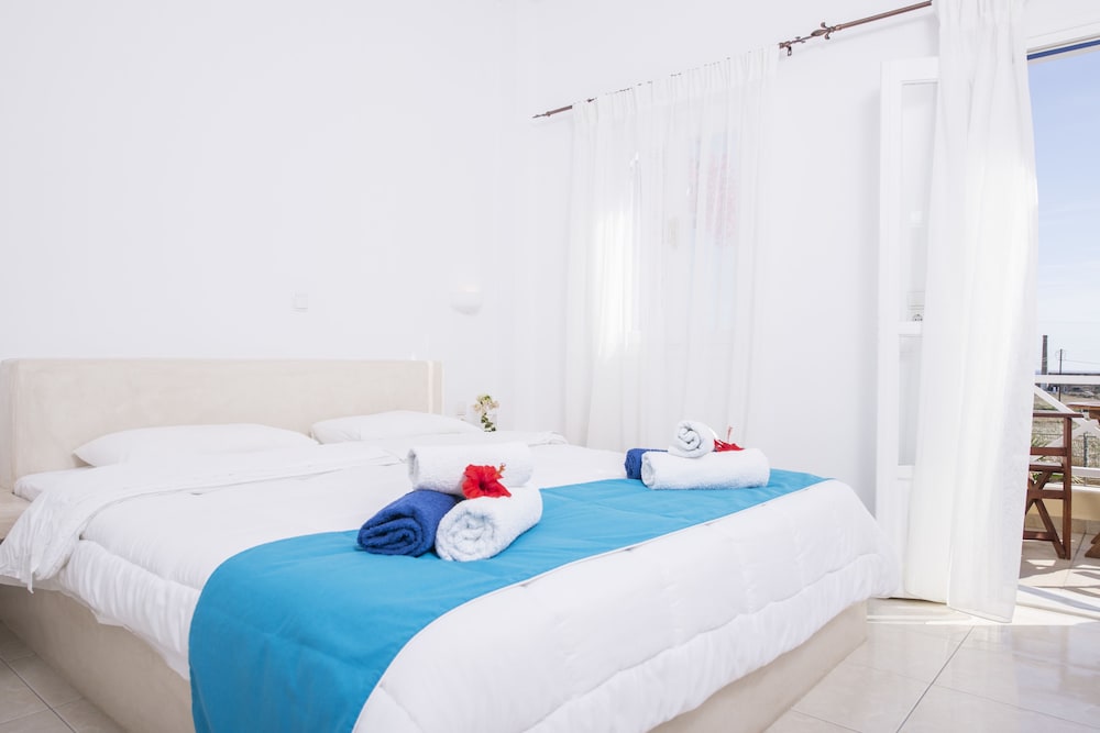 Bella Santorini — Hotel rooms in Aghios Georgios (Santorini), South Aegean