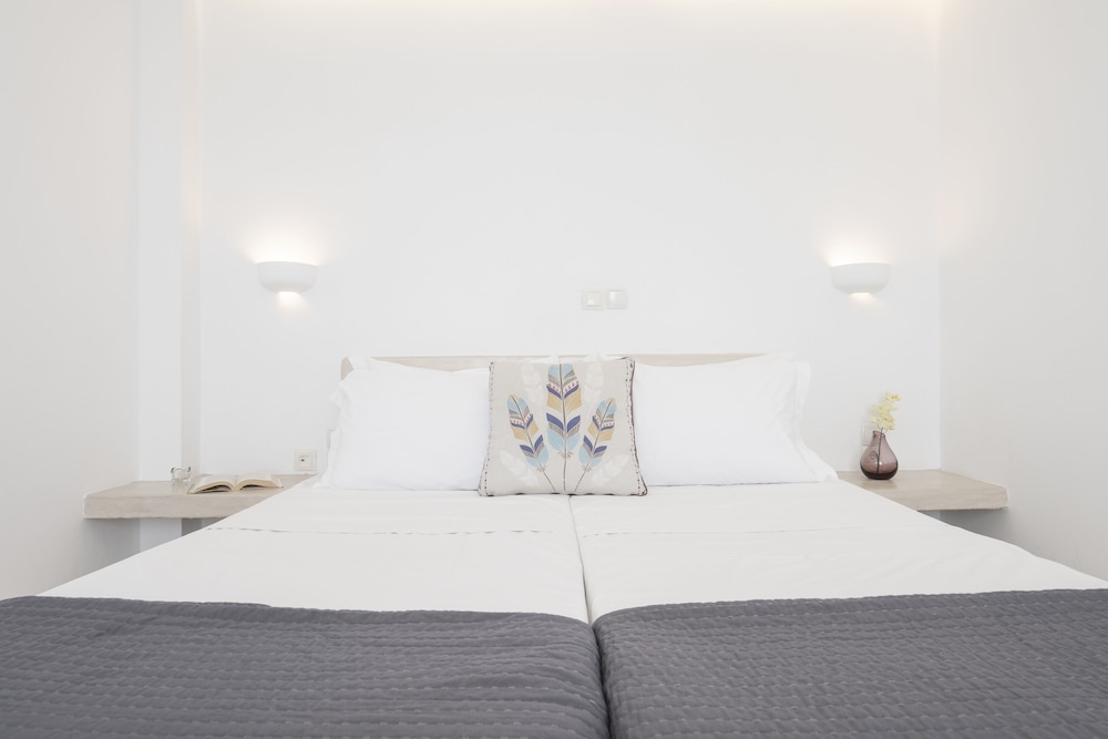 Bella Santorini — Hotel rooms in Aghios Georgios (Santorini), South Aegean