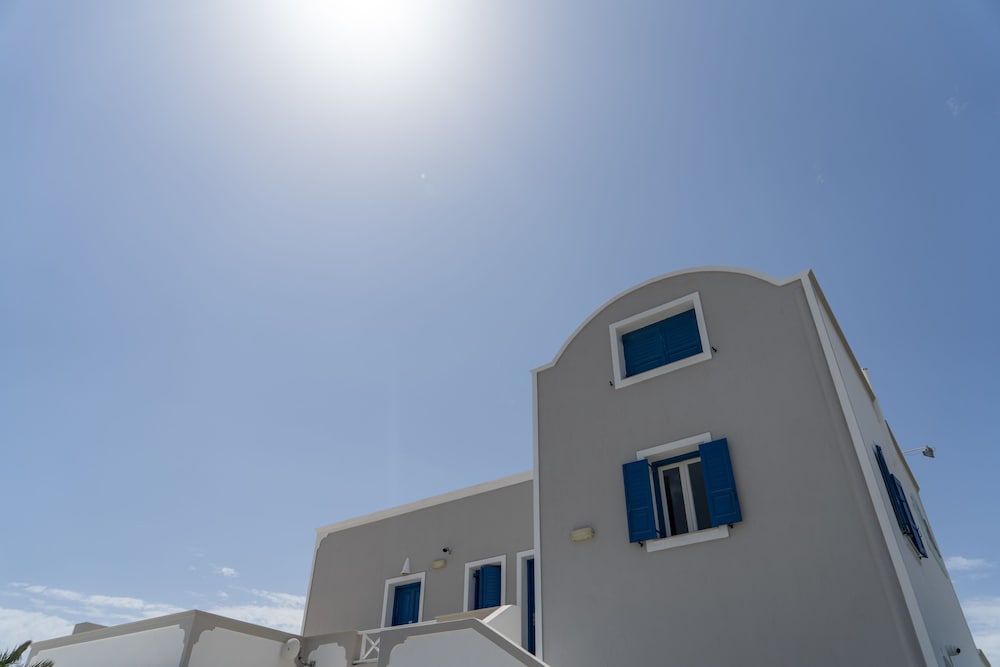 Bella Santorini — Hotel building in Aghios Georgios (Santorini), South Aegean