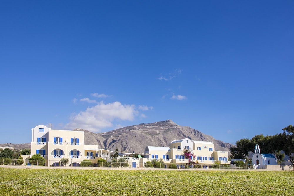 Bella Santorini — Hotel building in Aghios Georgios (Santorini), South Aegean