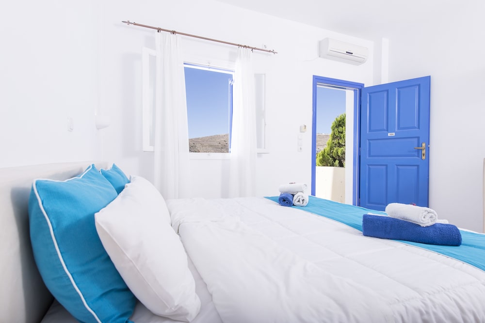 Bella Santorini — Hotel rooms in Aghios Georgios (Santorini), South Aegean