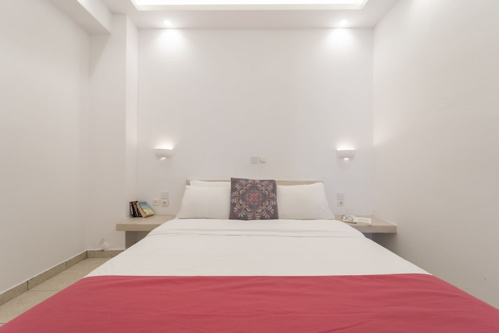 Bella Santorini — Hotel rooms in Aghios Georgios (Santorini), South Aegean