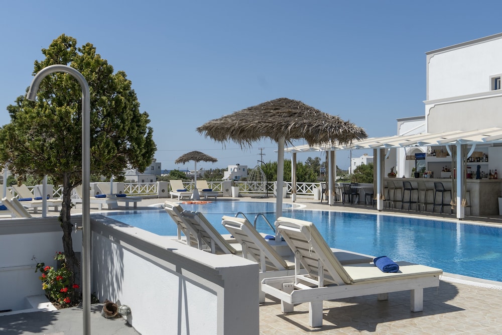 Bella Santorini — Swimming pool in Aghios Georgios (Santorini), South Aegean