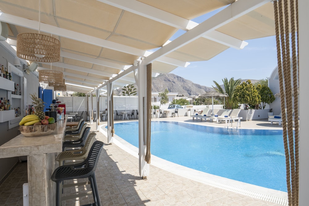 Bella Santorini — Swimming pool in Aghios Georgios (Santorini), South Aegean