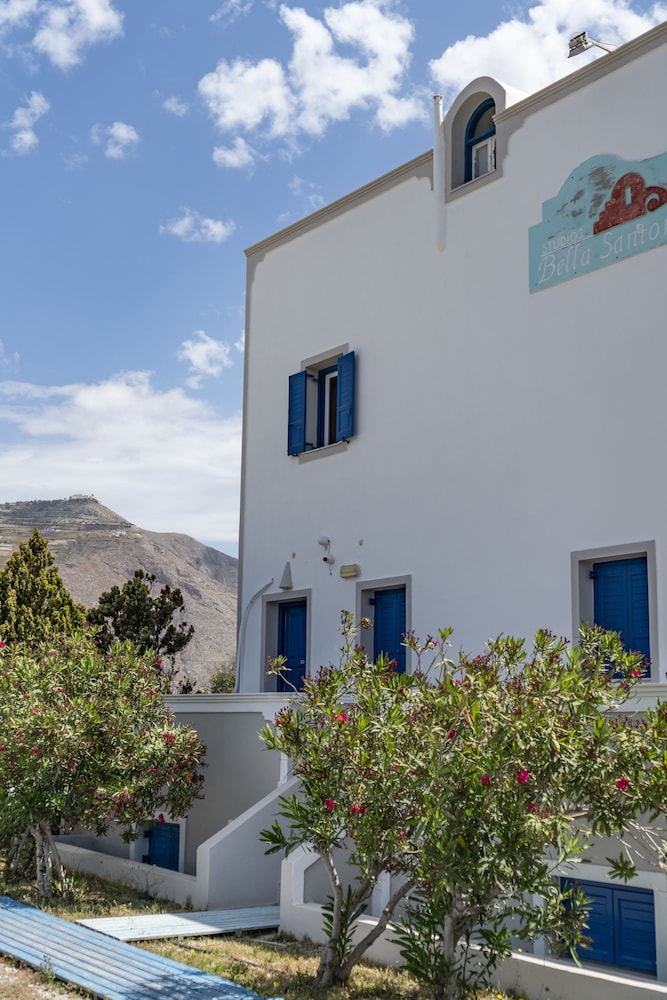 Bella Santorini — Hotel building in Aghios Georgios (Santorini), South Aegean