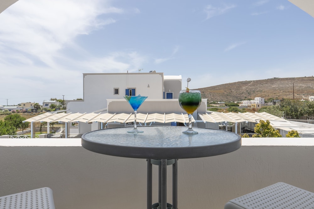 Bella Santorini — Restaurant & bars in Aghios Georgios (Santorini), South Aegean