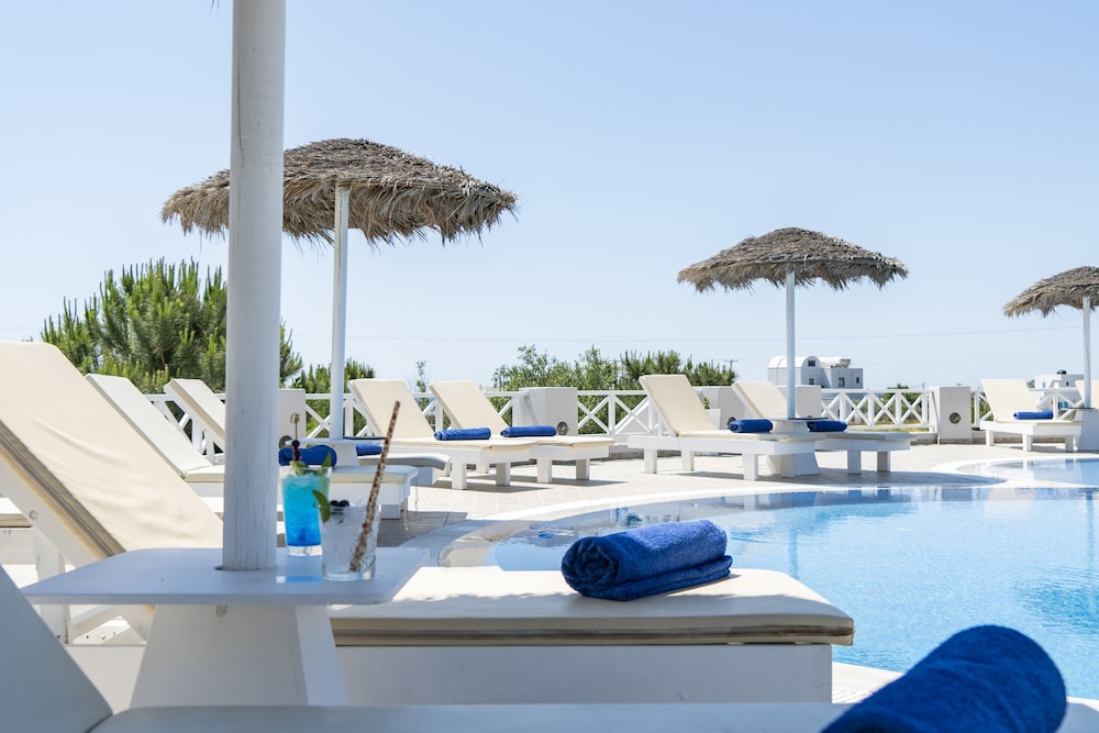 Bella Santorini — Swimming pool in Aghios Georgios (Santorini), South Aegean