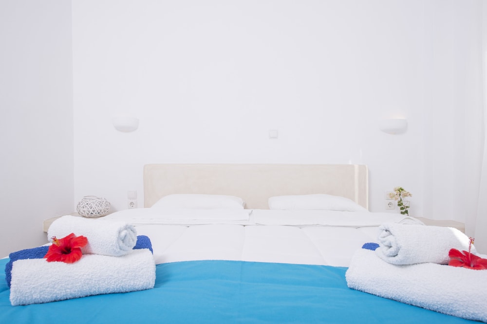 Bella Santorini — Hotel rooms in Aghios Georgios (Santorini), South Aegean