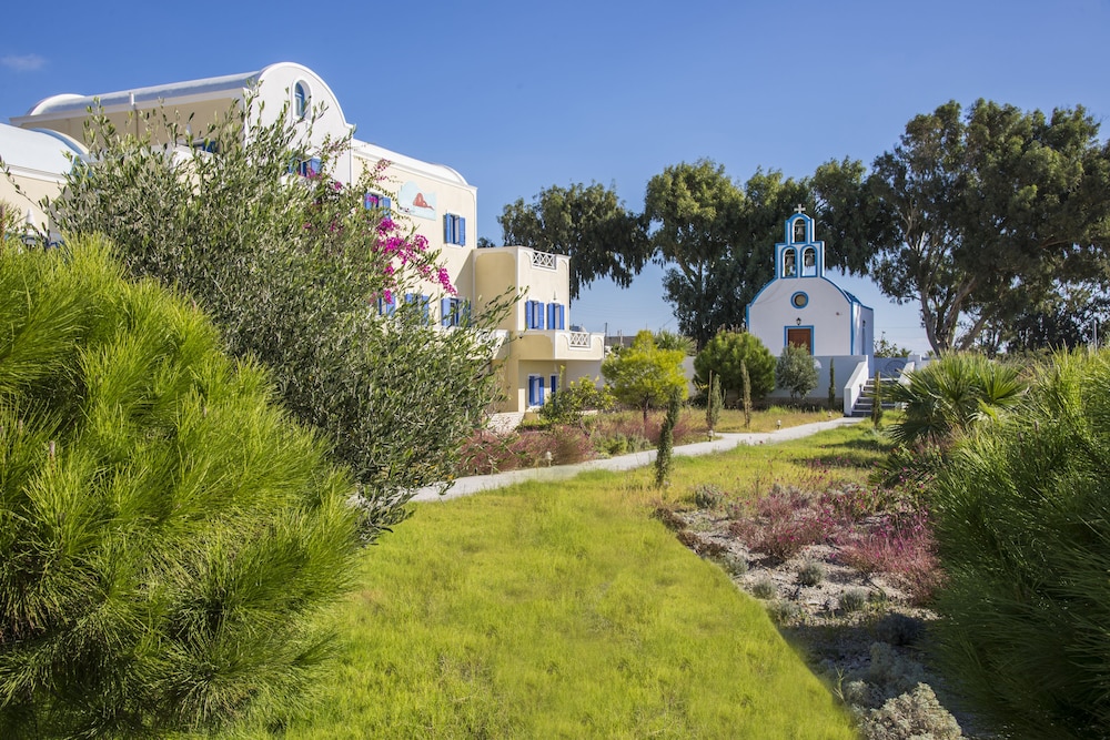 Bella Santorini — Hotel building in Aghios Georgios (Santorini), South Aegean