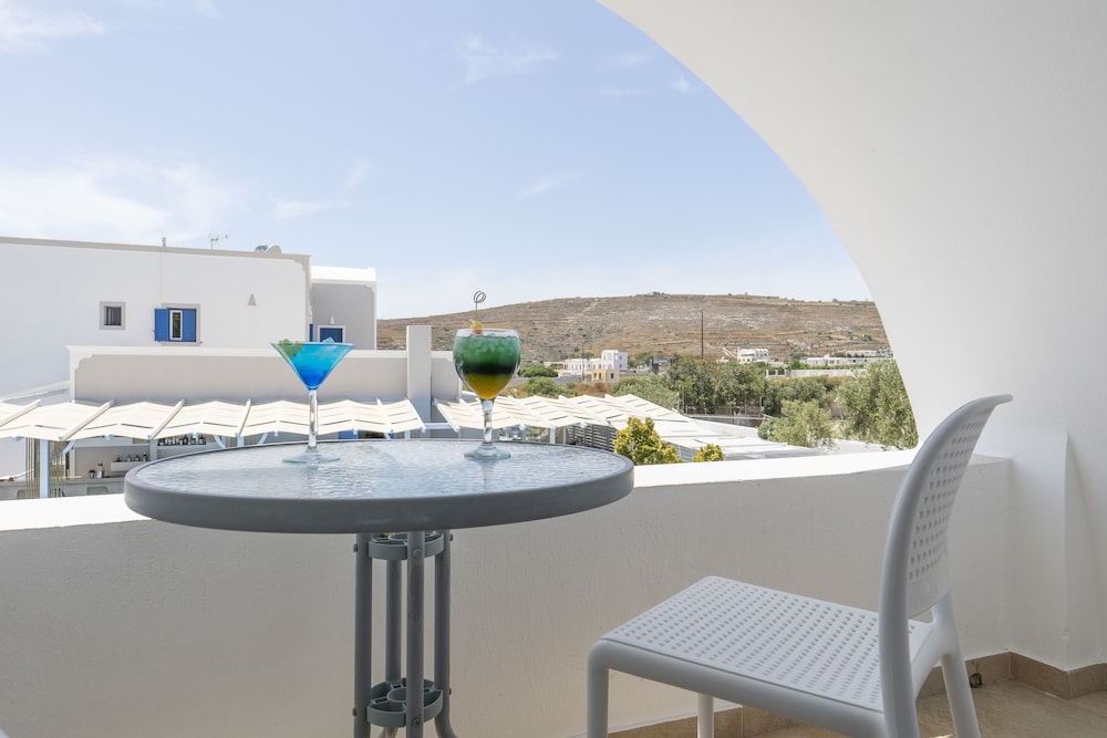 Bella Santorini — Restaurant & bars in Aghios Georgios (Santorini), South Aegean