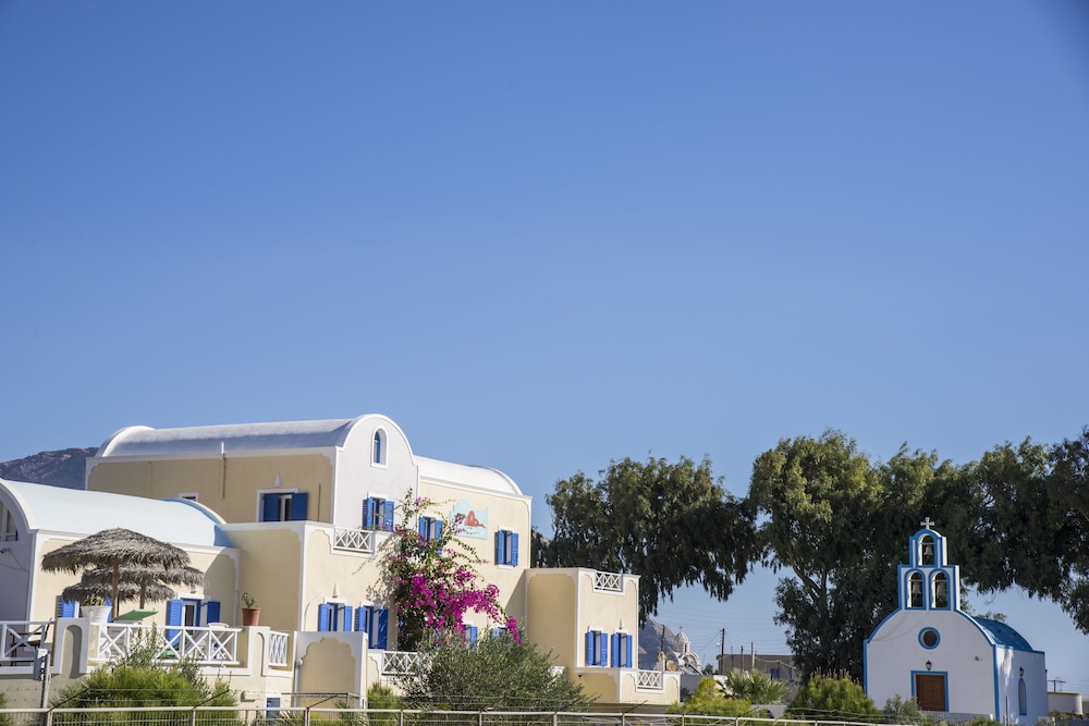 Bella Santorini — Hotel building in Aghios Georgios (Santorini), South Aegean