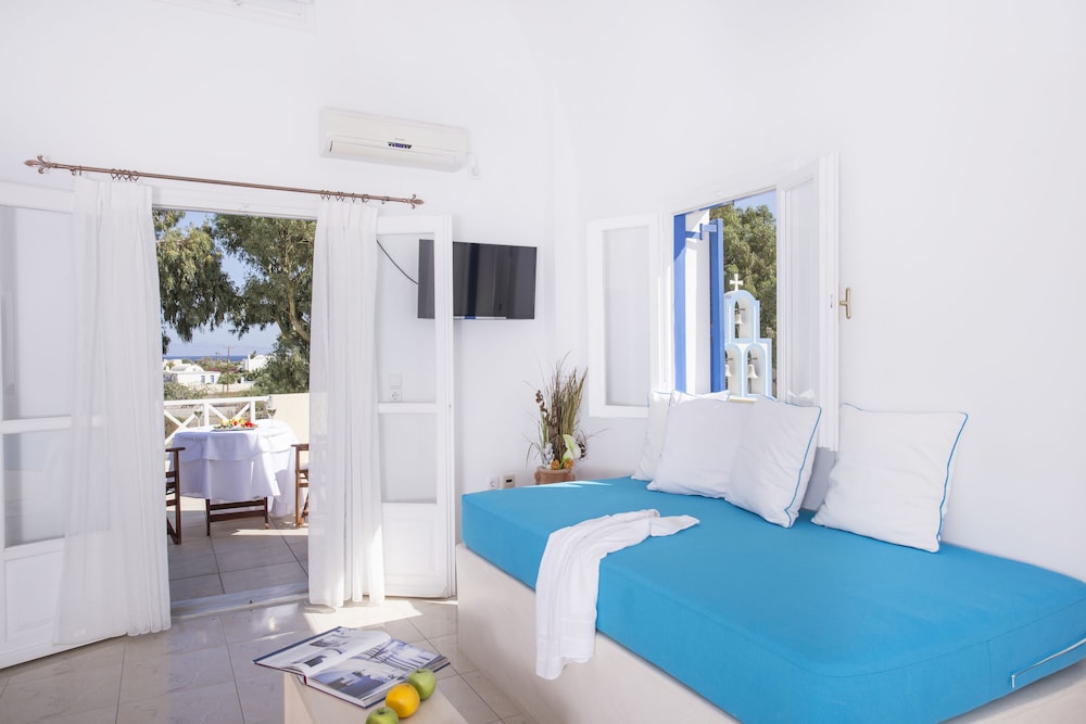 Bella Santorini — Hotel rooms in Aghios Georgios (Santorini), South Aegean