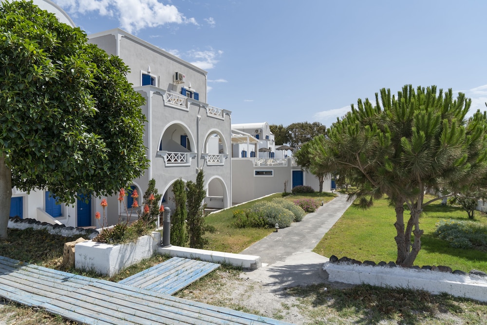 Bella Santorini — Hotel building in Aghios Georgios (Santorini), South Aegean