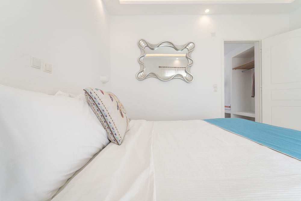 Bella Santorini — Hotel rooms in Aghios Georgios (Santorini), South Aegean