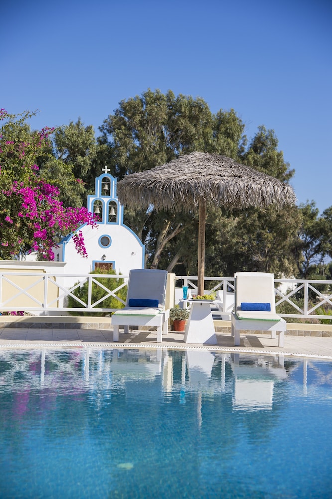 Bella Santorini — Swimming pool in Aghios Georgios (Santorini), South Aegean