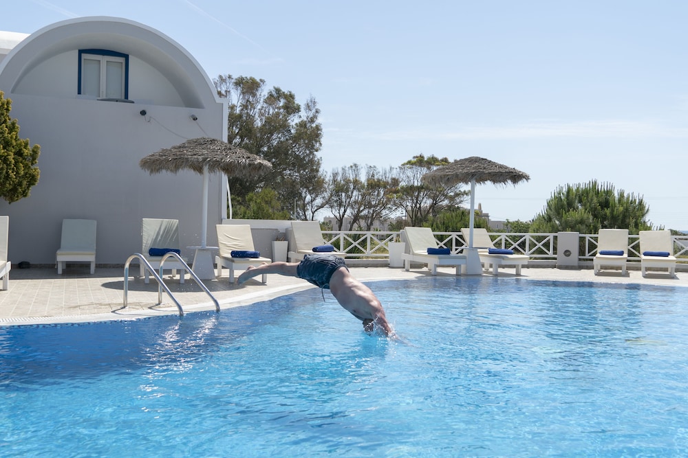 Bella Santorini — Swimming pool in Aghios Georgios (Santorini), South Aegean